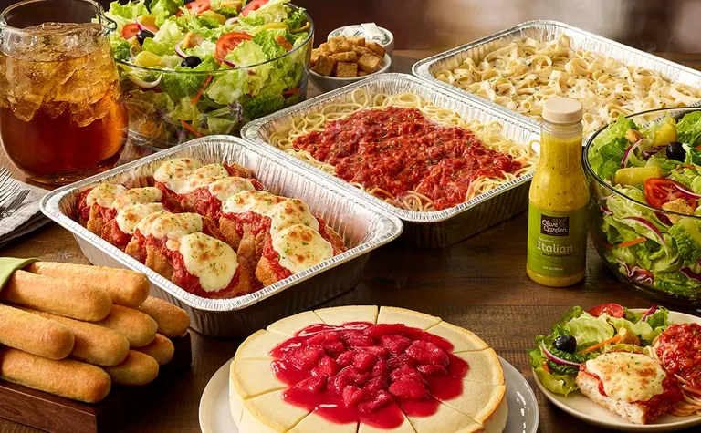 Chicken Parmigiana Combination (Serves 8 - 14) — Feed your party with a Chicken Parmigiana meal from Olive Garden. The…